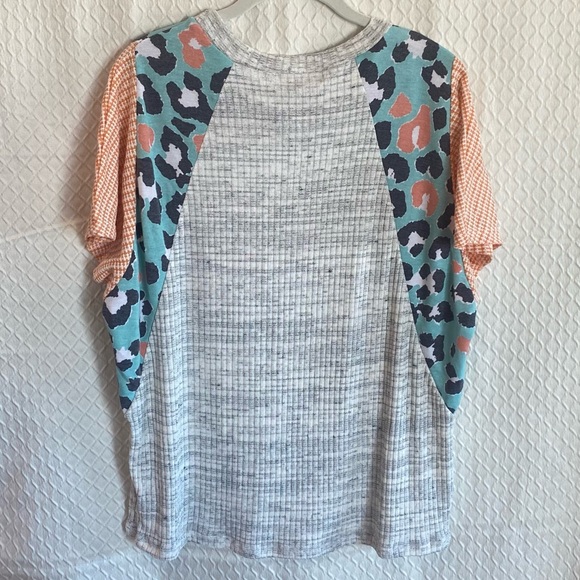 Haptics short sleeve color block/cheetah print top. Gray/orange/teal. M/L .NWT - Picture 2 of 15